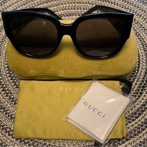 ♥️SOLD♥️Gucci oversized Sunglasses